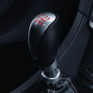 Glava prestavne ročice z rdečo osvetlitvijo